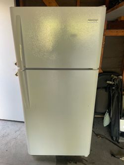 Frigidaire Refrigerator $220 Free delivery