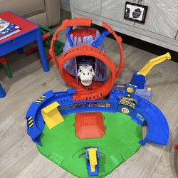 Monster Jam Hot Wheels Toy Track 