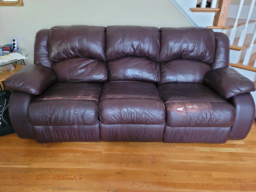 100% Leather Sofa With Recliner 