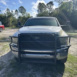 2013 ram 2500 HD 5.7 hemi four-wheel-drive pick up