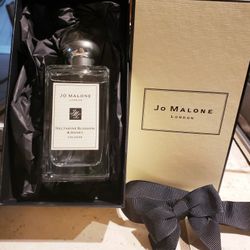 Jo Malone Nectarine Blossom & Honey 3.4 fl. oz. Cologne. Purchased From Macy's. Retail Price $168 + tax.