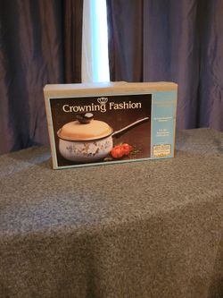 Vintage Crowning Fashion 1 1/2qt Saucepan