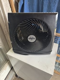 Vornado 673T Whole Room Air Circulator Fan with Pivoting Head, 3 Speed Settings, Adjustable Tilt, Manual Control, Signature Vortex Action, Deep Pitche