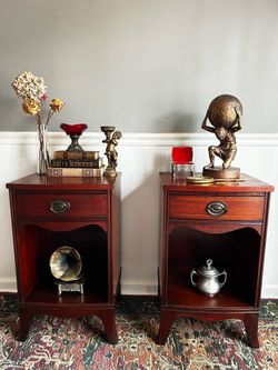 MAHOGANY NIGHTSTAND SET
