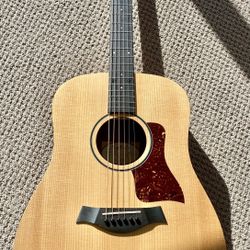 Taylor Big Baby with Tonewood Amp 