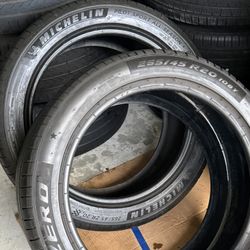 Used 265/45R20 ( X2)