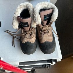 Boots Size 5 Adult USED