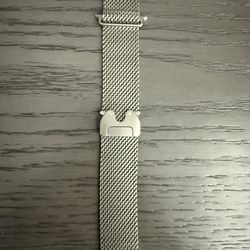 Apple Milanese Loop (Small) – 49mm Natural Titanium