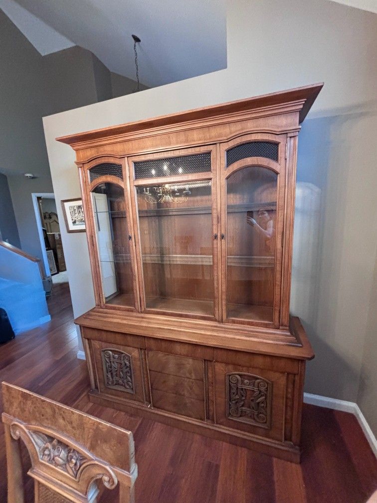 Vintage Art Deco - Beautiful Wood Carving and Glass Display China Cabinet