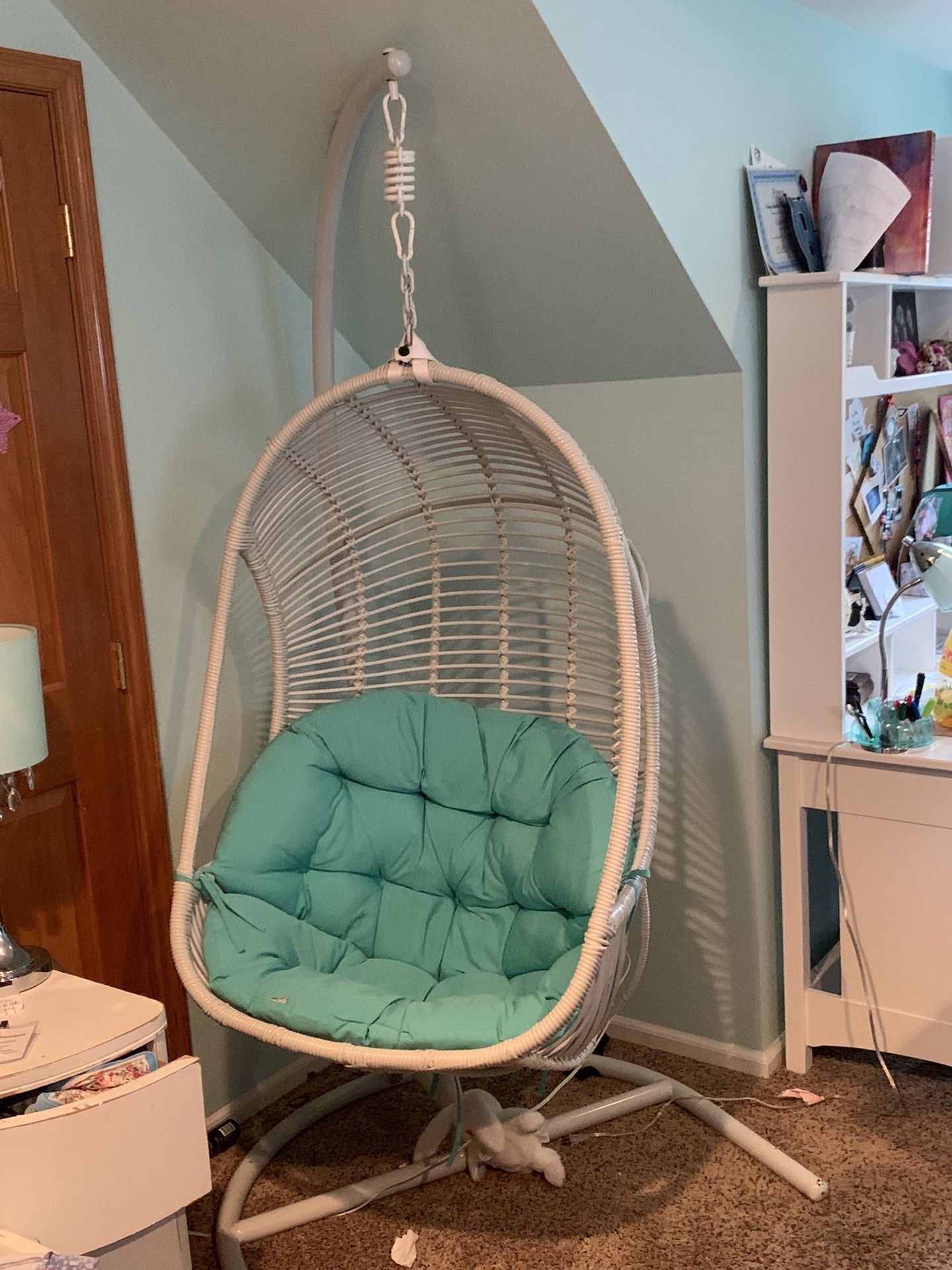 PIER 1  HANGING CHAIR INDOOR OR OUTDOOR WITH CUSHION