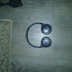 JBL Bluetooth Headphones Comes With C Type Charger 