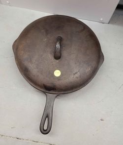 VINTAGE CAST IRON SKILLET