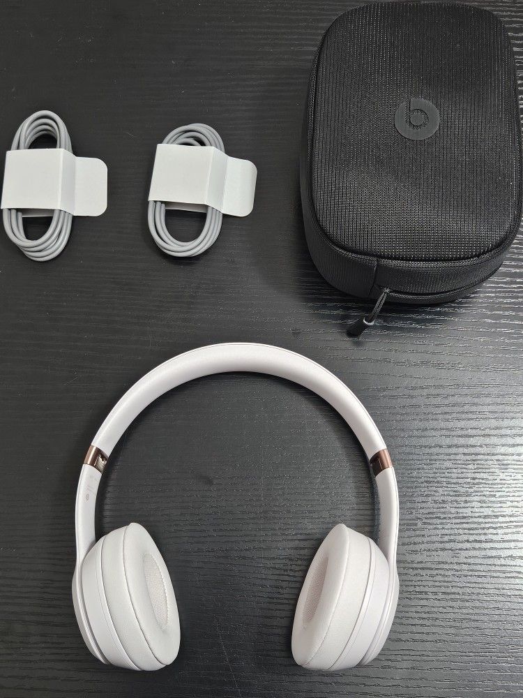 Beats Solo 4 Cloud Pink