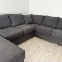 Sectional U-shaped couch sofa with chaise lounge