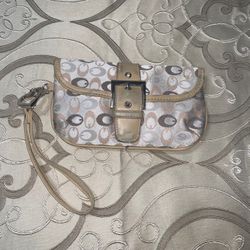 Guess Wristlet / Creative DIY