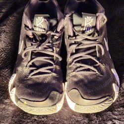 Nike Kyrie 4 10.5M Great Condition