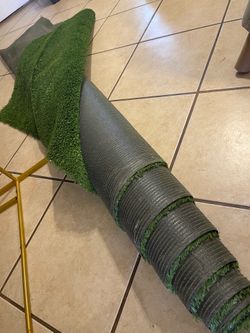 Fake grass / fake césped. 8ft x 16ft