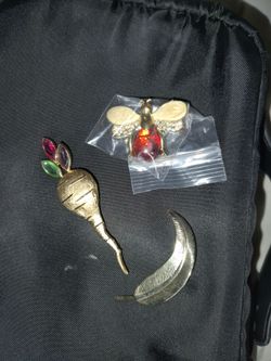 3 piece brooch buy.. vintage unique pieces