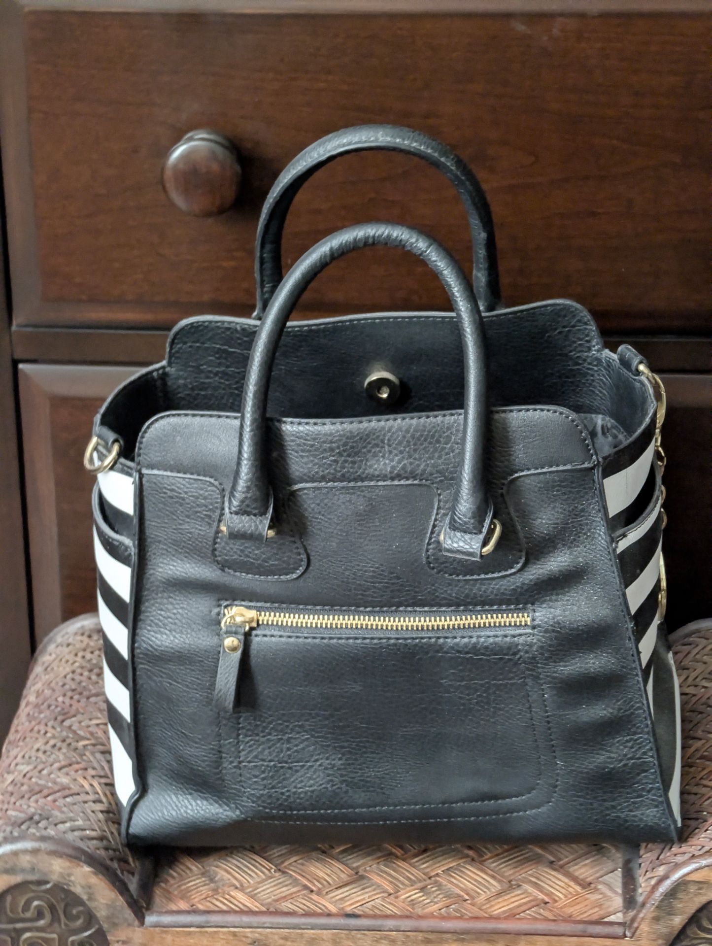 LEATHER HANDBAG