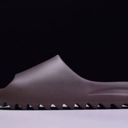 Yeezy Slides ‘Soot’