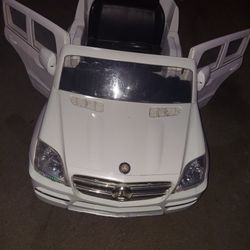 Car Toy Mercedes-Benz White SUV 2 Seater