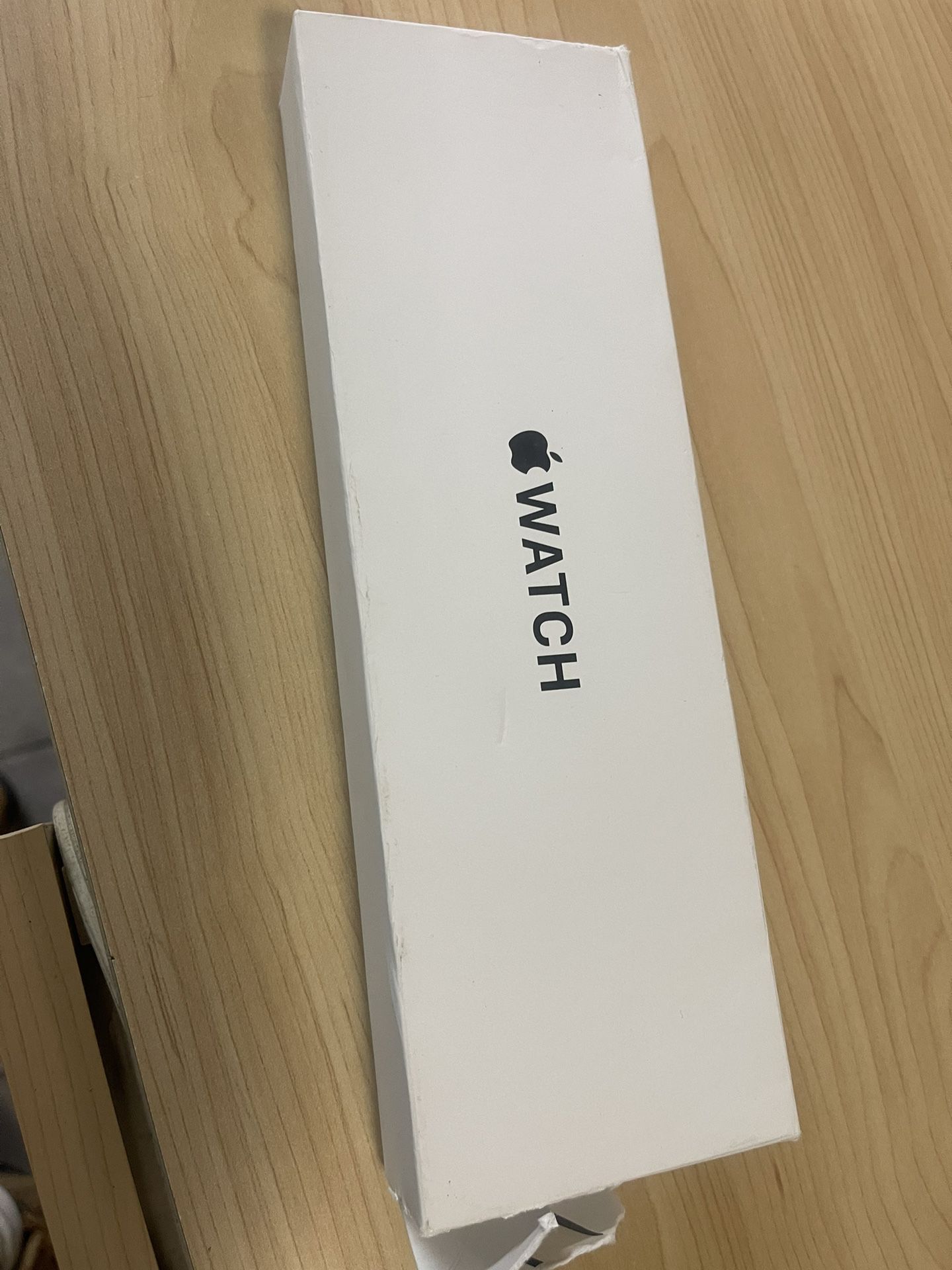 Apple Watch SE (Gen 2) 44mm Midnight Aluminum GPS + Cellular- Brand New Sealed . It’s Unlocked. The outer box is bit damaged but it’s sealed Brand New