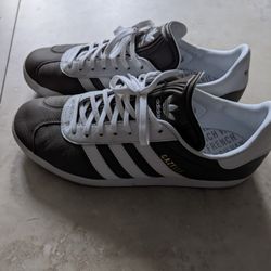 Men's Adidas Shoe