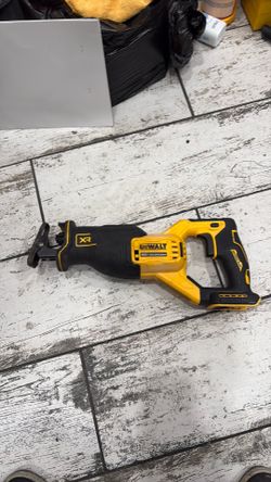 DeWalt Saw