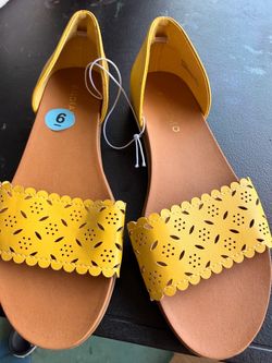 Women’s sandals size 6