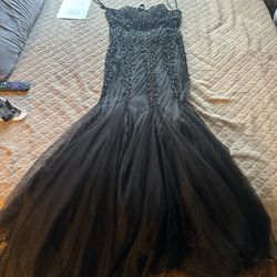 Black Medium Prom dress