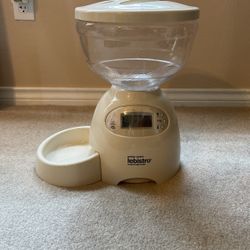 Aspen Pet Le Bistro Portion Control Programmable Feeder
