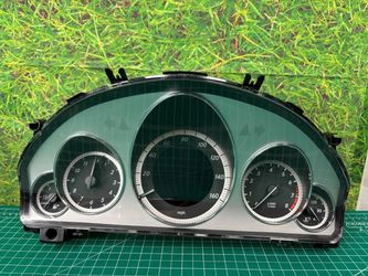 10-13 Mercedes W212 E350 Instrument Cluster Speedometer OEM