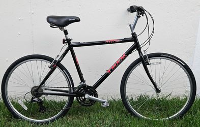​Title: Trek 800 Sport City Cruiser / Commuter Bike - Large