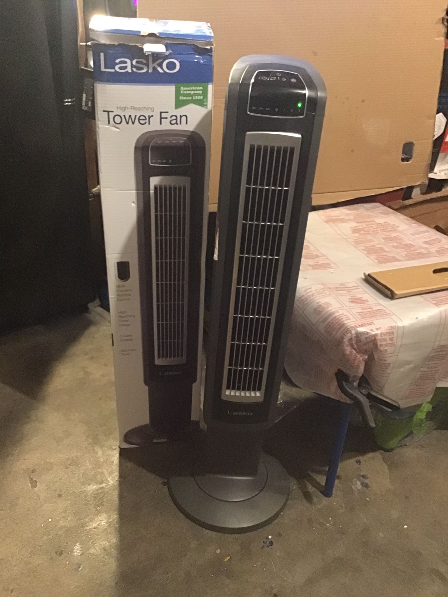 Lasko 42” oscillating tower fan like new excellent condition never used open box
