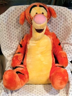 Jumbo Disney Store Tigger Plush 28"High!