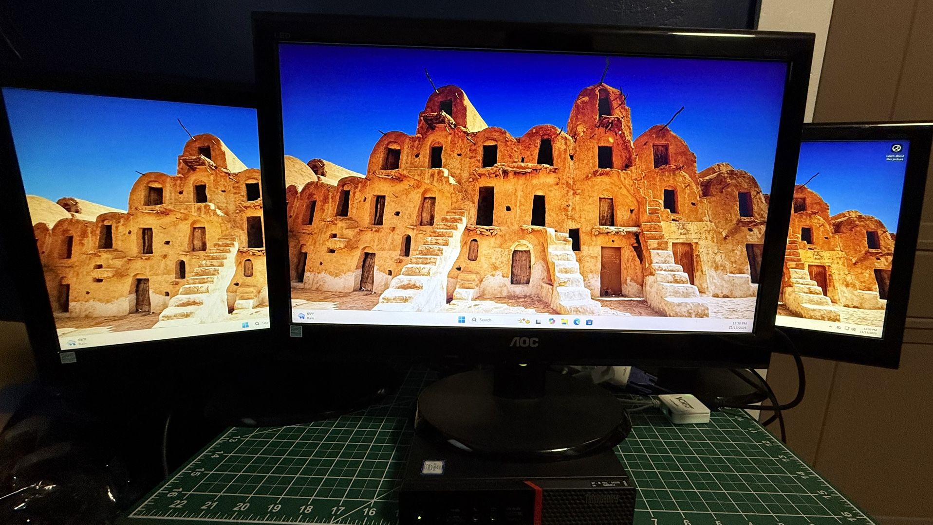 Lenovo M900 3x Monitors 1TB SSD 8GB RAM wif Bluetooth, Wired Keyboard/mouse win11
