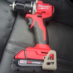 Milwaukee DRILL DRIVER With Battery $100 Firm