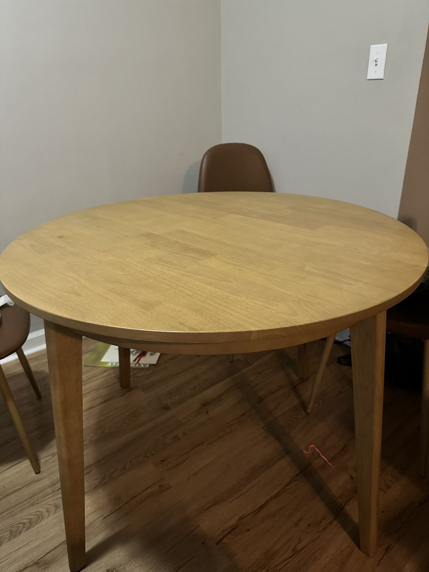 Round Dining/Breakfast Table