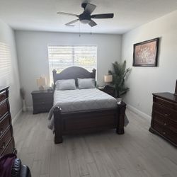 Solid Wood 6-Piece Queen Bedroom Set – Bed, Dresser, Chest, Nightstands + Mattress