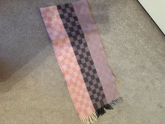 Checkered soft warm scarf - EUC