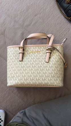 Micheal Kors jet set bag