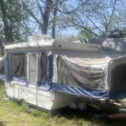 StarCraft Pop Up Trailer With Shower,Toilet & Cold A/C