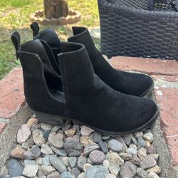 Women Ankle Boots  Size 8 $5 