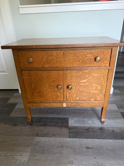 Antique c. 1900–1915 Quarter-Sawn Tiger Oak Server / Sideboard