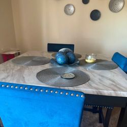 DINING ROOM TABLE WITH FOUR CHAIRS 