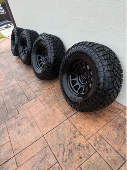 Jeep set 4 wheel 35” 🛞 and tires brandnew balance and sensors ready Nuevas sensor y balanceada 4