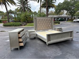 Beautiful Bedroom Set King Size Solid Wood Silver Color In Perfect Condition by Klaussner Furniture