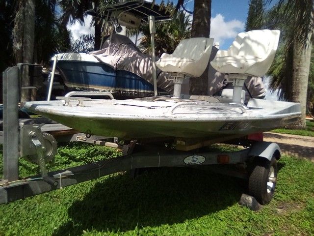 9' Fiberglass Dan Mart Boat. Solid Hull, Deck & Transom. Rated Up To 25 HP Motor