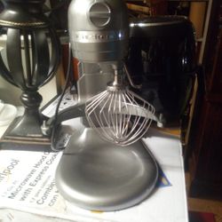 KitchenAid Mixer WITH OUT MIXING BOWL