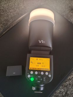 Godox V1F Round Head Speedlite flash for Fujifilm TTL H